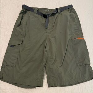 Columbia Omni-shade Cargo Shorts Size 36W Dusty Gray color